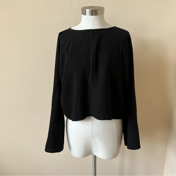 Veda crossback long sleeve structured top in solid black 5983 - Picture 2 of 6